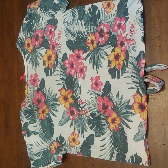 Guess Tie-Front Hawaiian T-Shirt - Picture 3 of 9